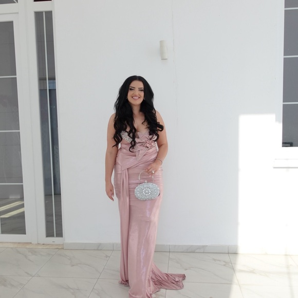 Elegant evening gown made in kosovo - Picture 7 of 8